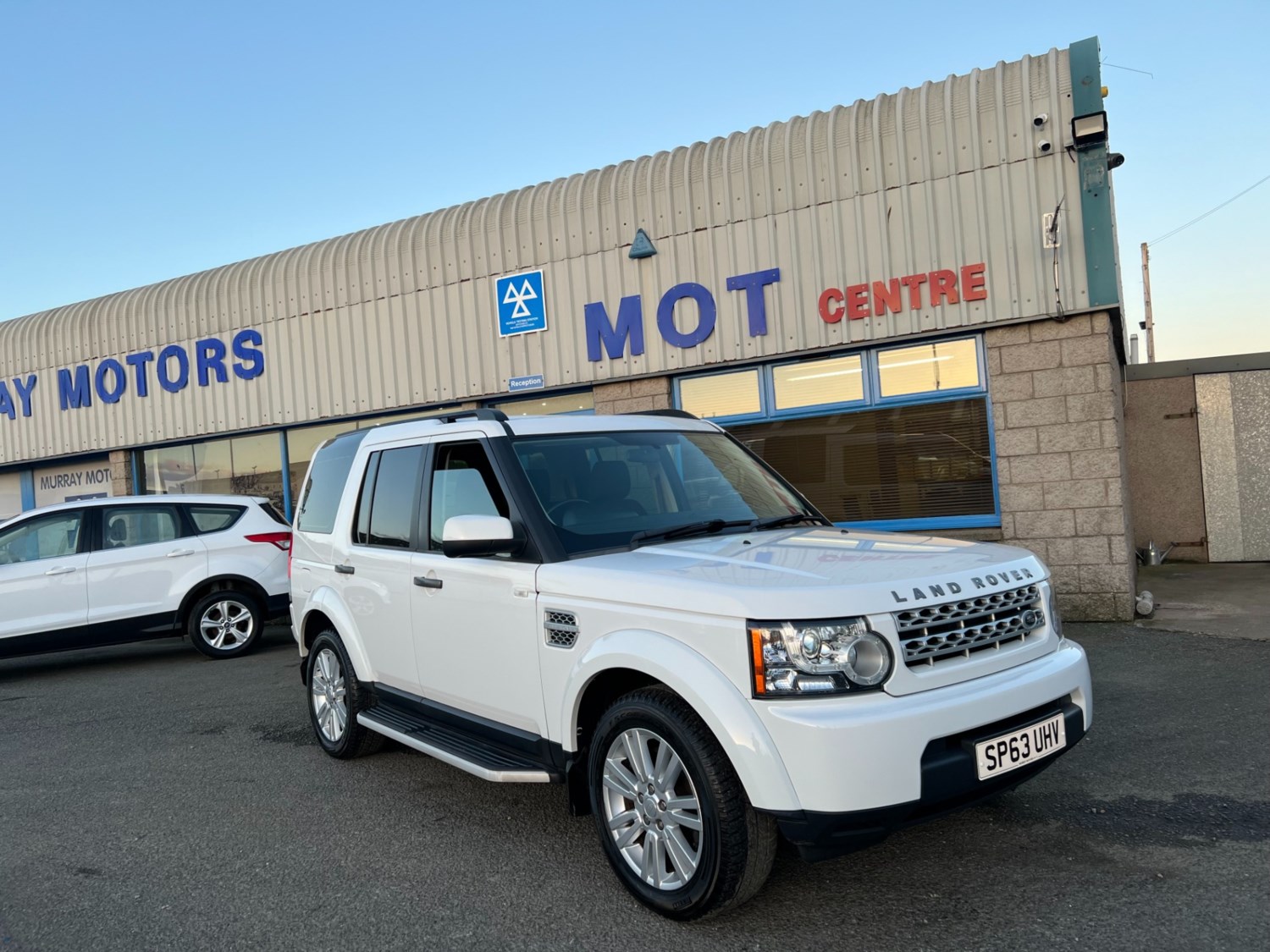 Land Rover Discovery Listing Image