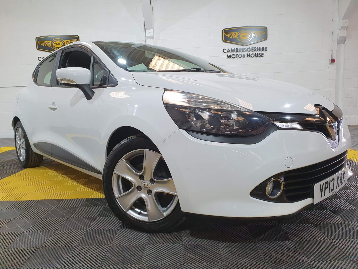 Renault Clio Listing Image