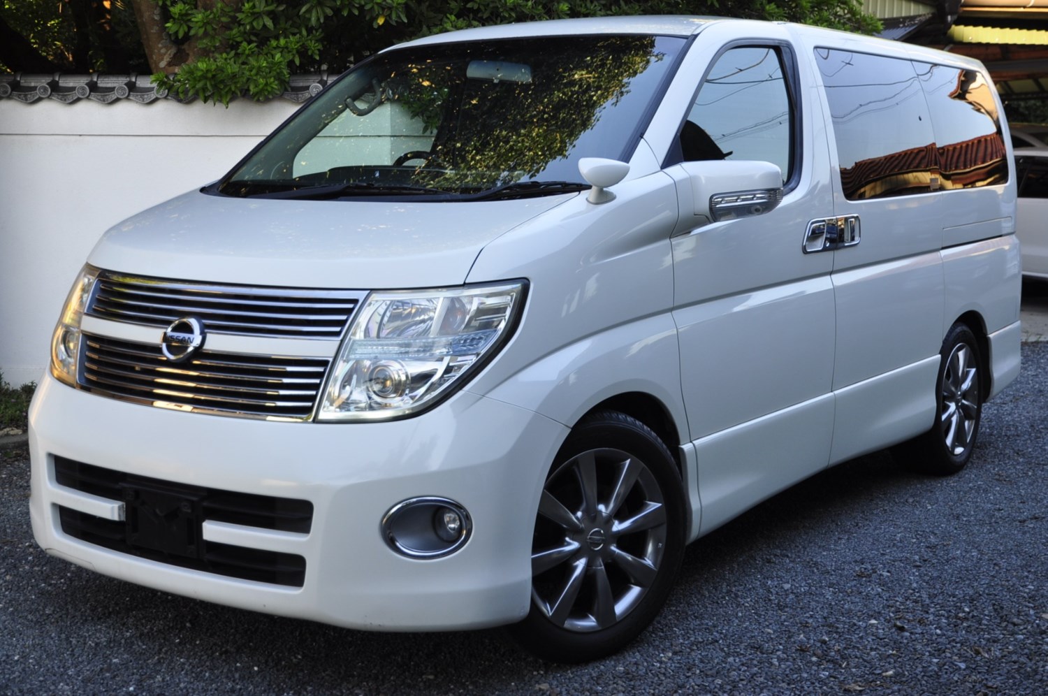 Nissan Elgrand Listing Image