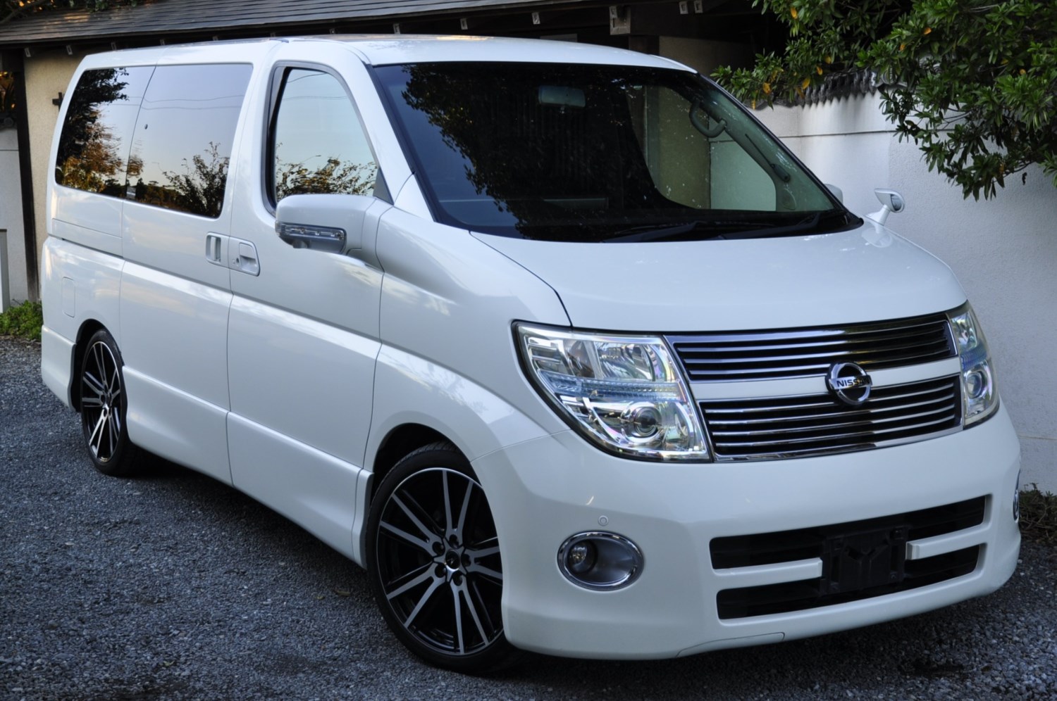 Nissan Elgrand Listing Image