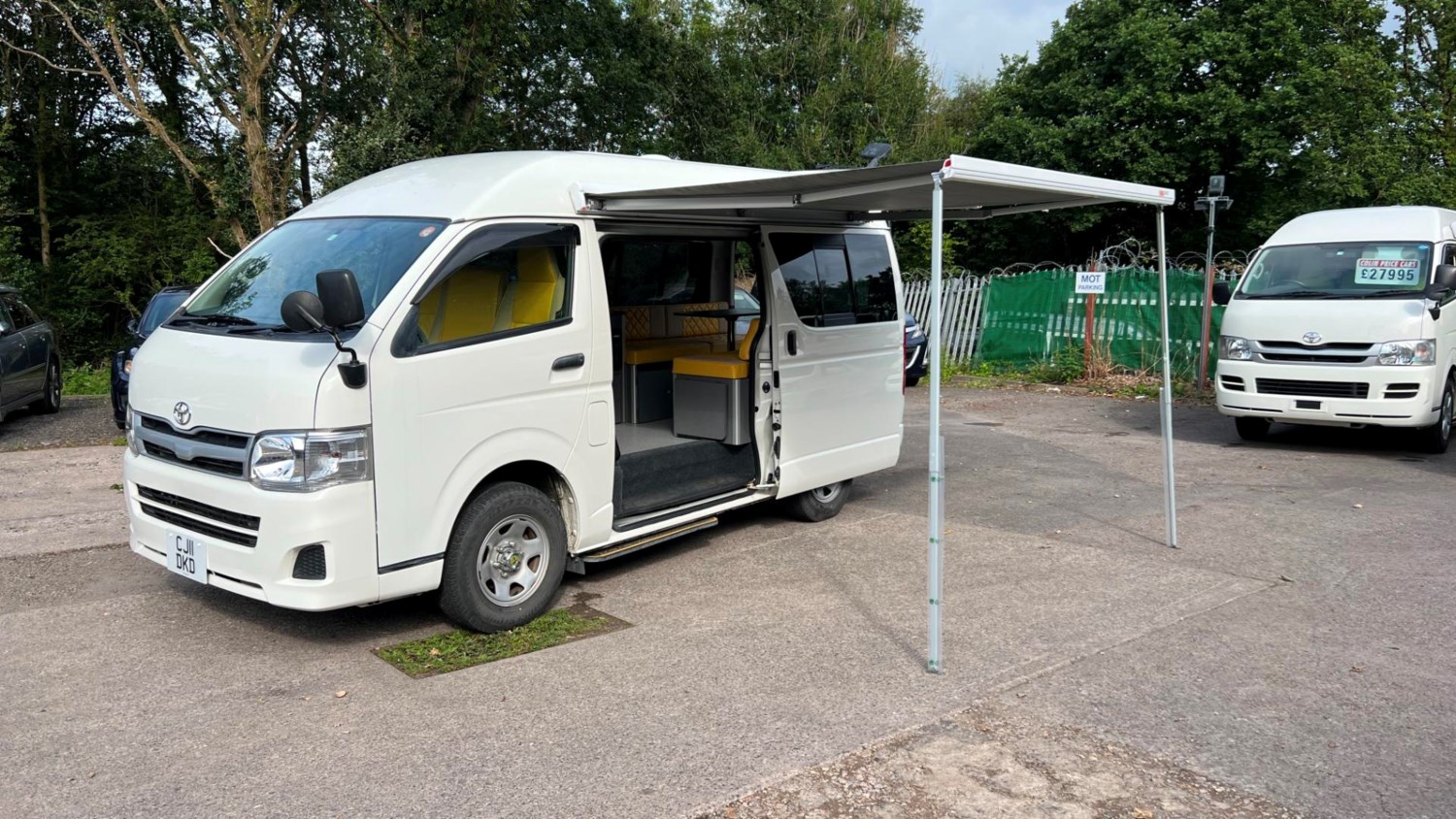 Toyota HiAce Listing Image