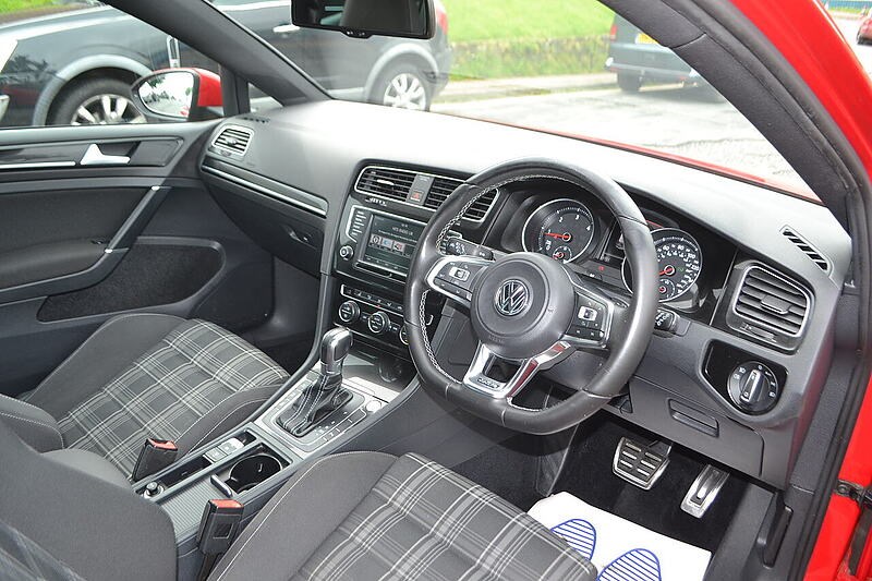 Volkswagen Golf Listing Image