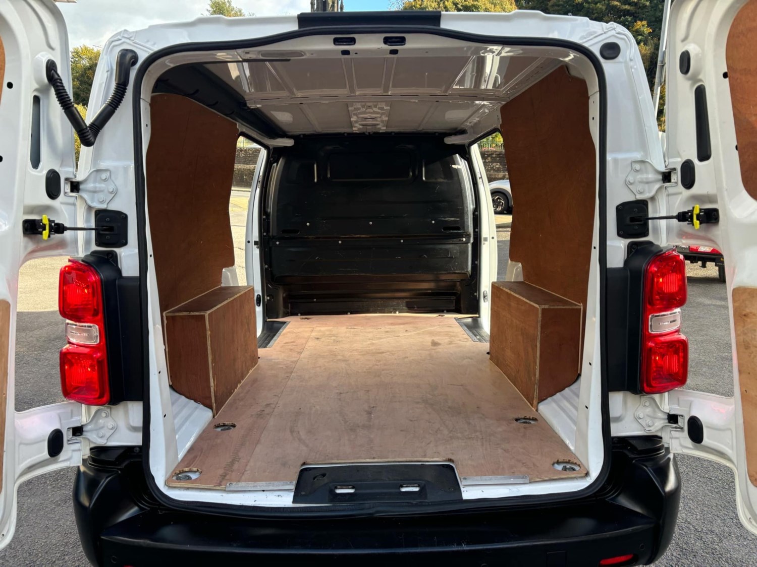 Vauxhall Vivaro Listing Image