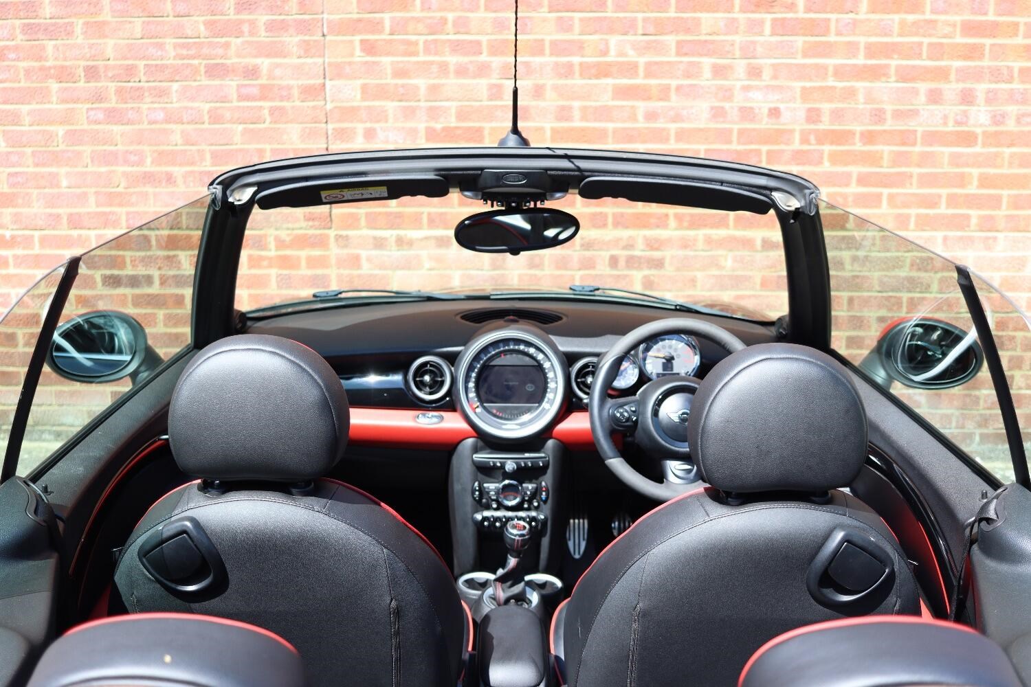 MINI Convertible Listing Image