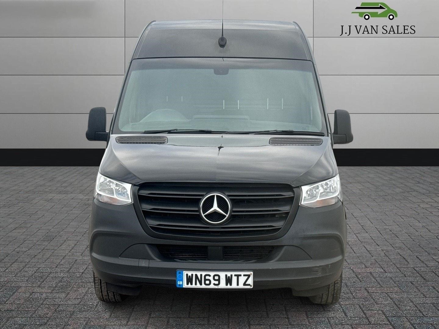 Mercedes-Benz Sprinter Listing Image