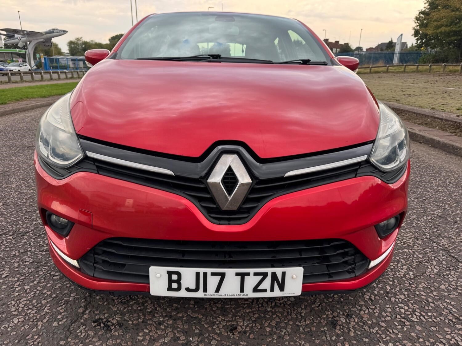 Renault Clio Listing Image