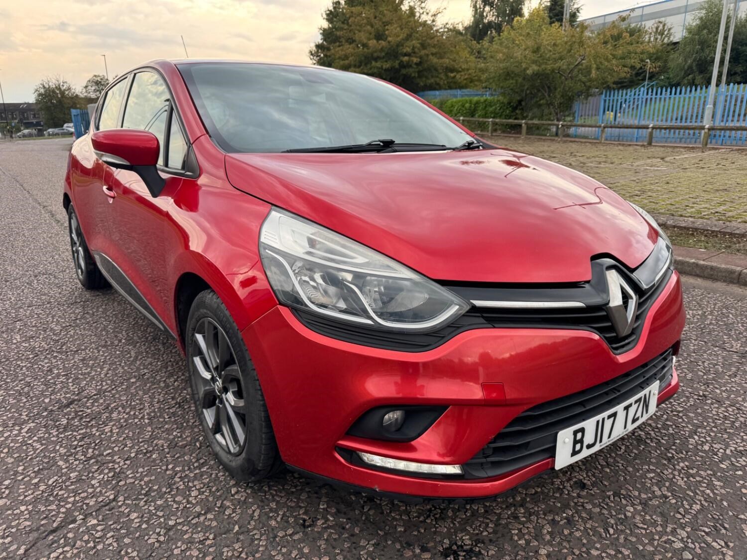 Renault Clio Listing Image