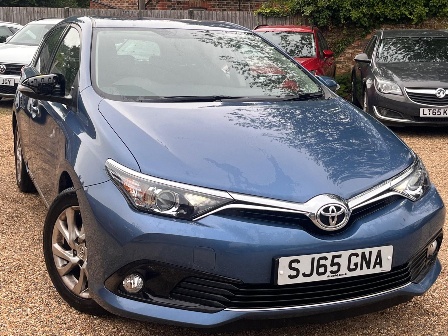 Toyota Auris Listing Image