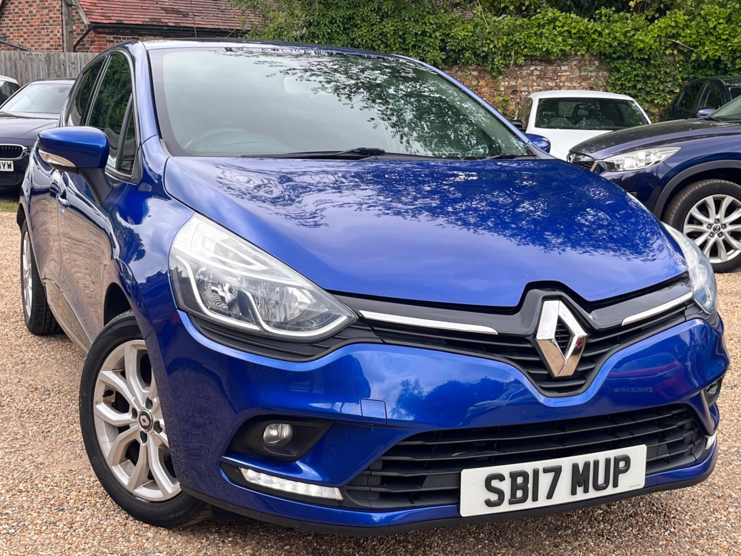 Renault Clio Listing Image