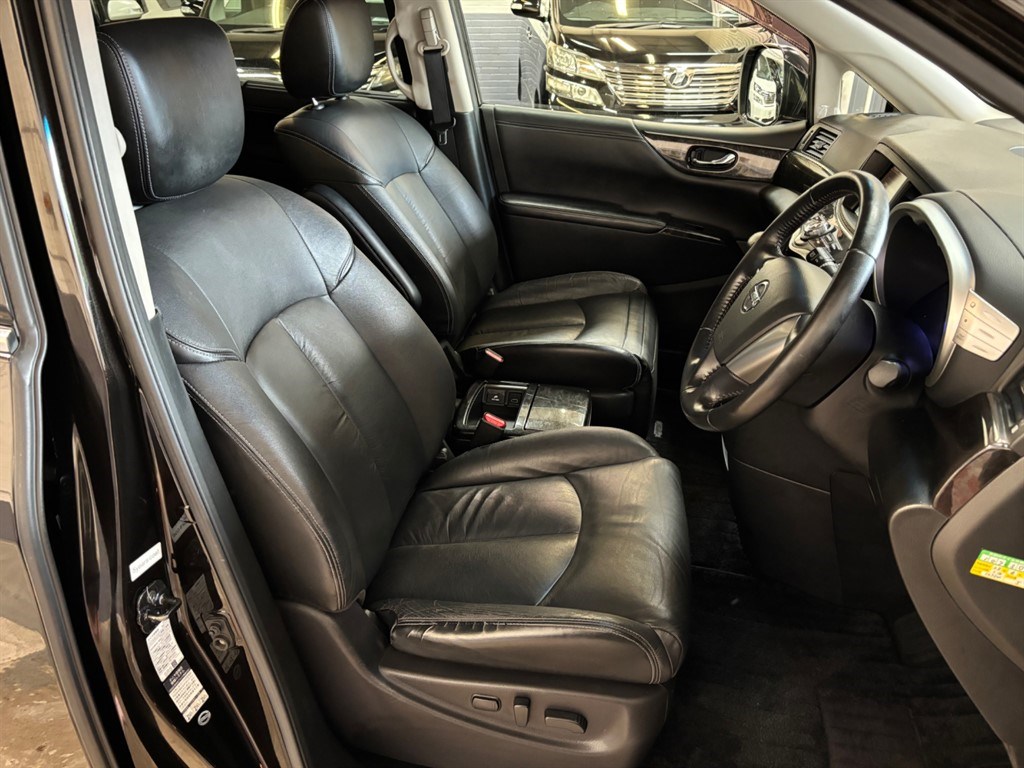 Nissan Elgrand Listing Image