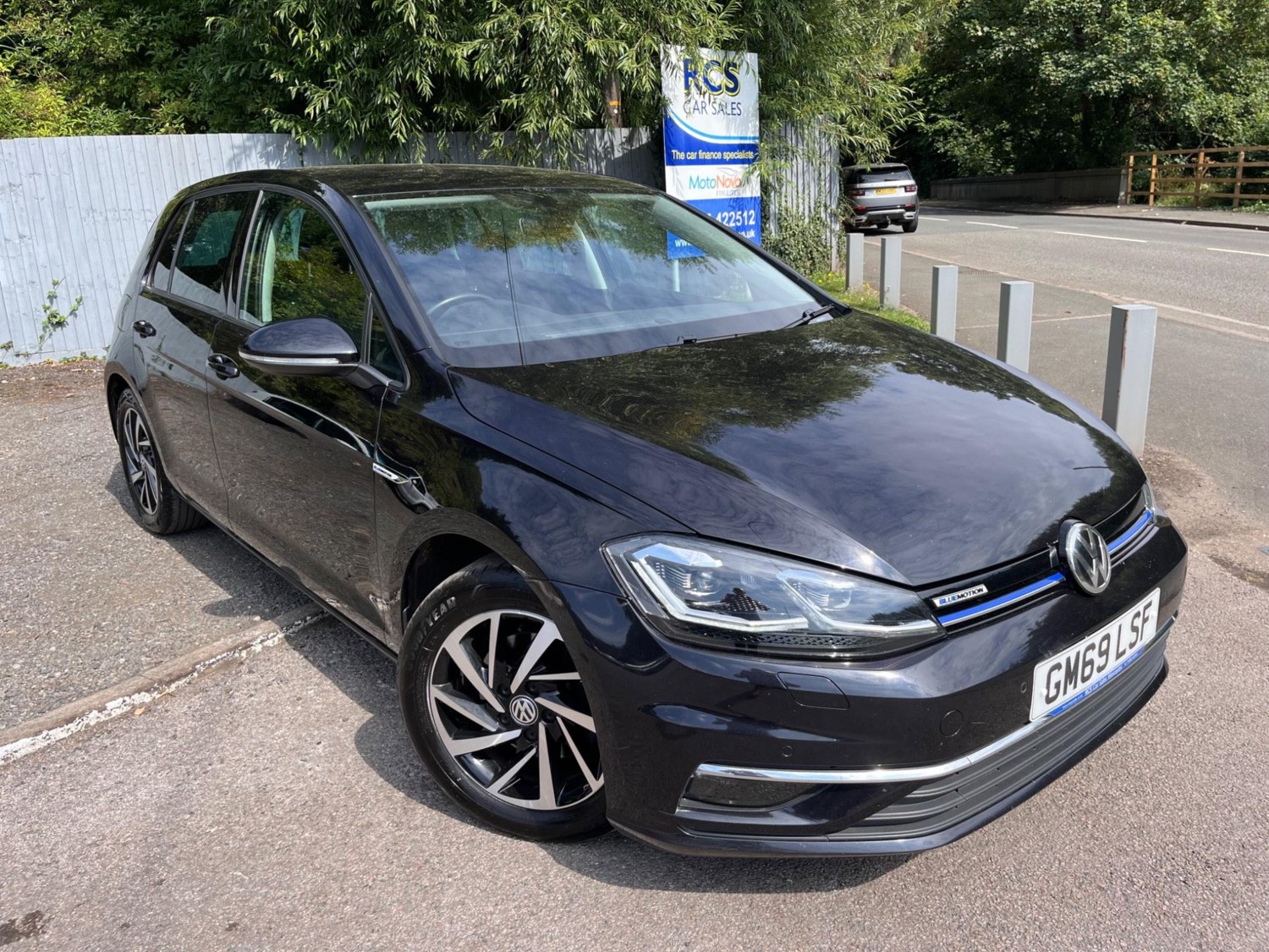 Volkswagen Golf Listing Image