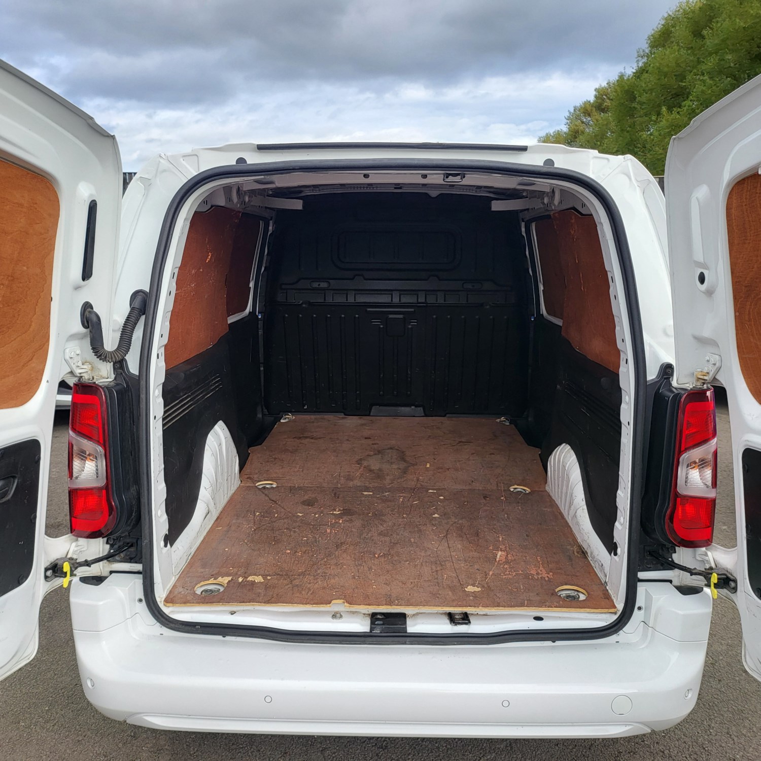 Vauxhall Combo Listing Image