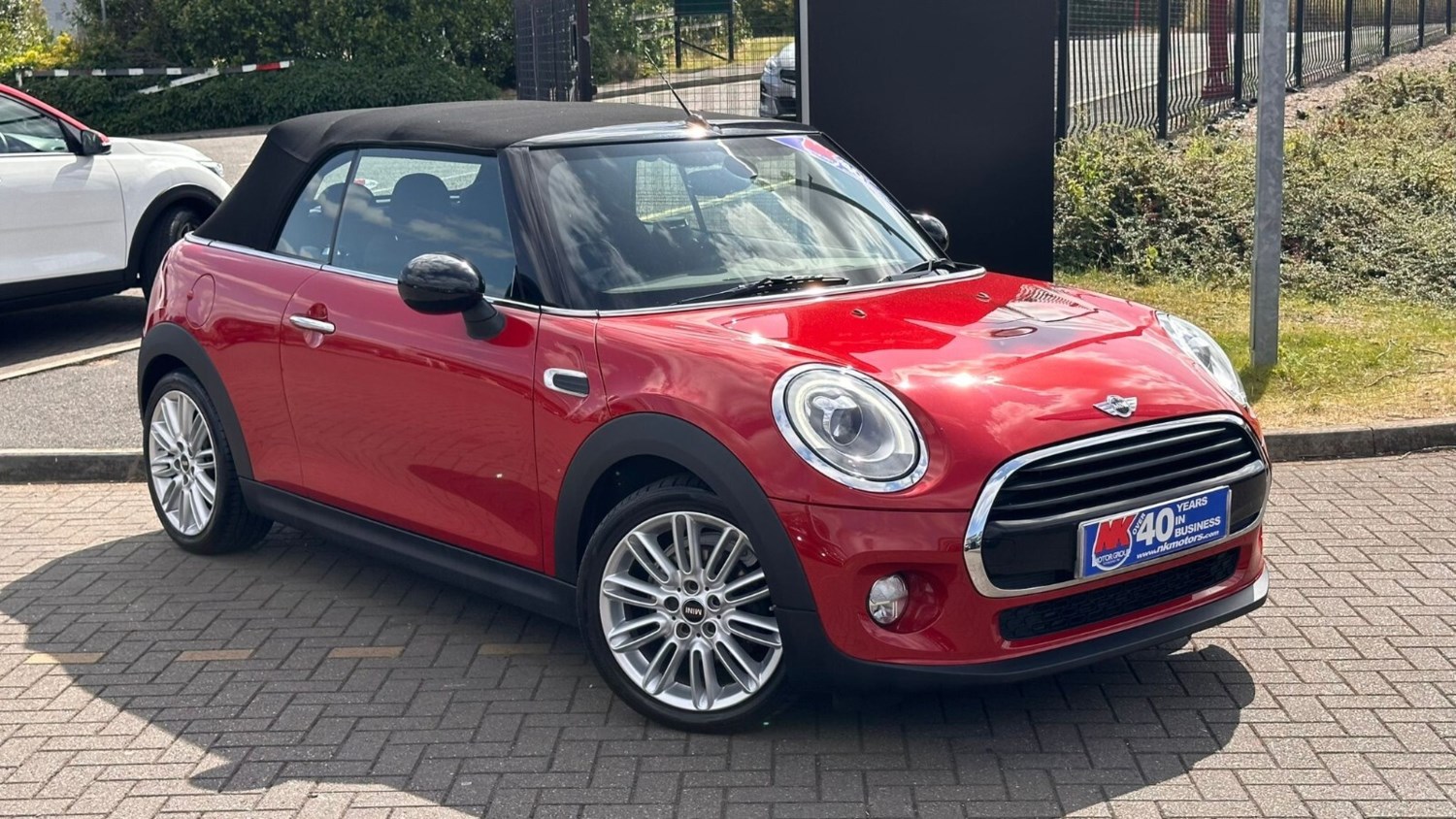 MINI Convertible Listing Image