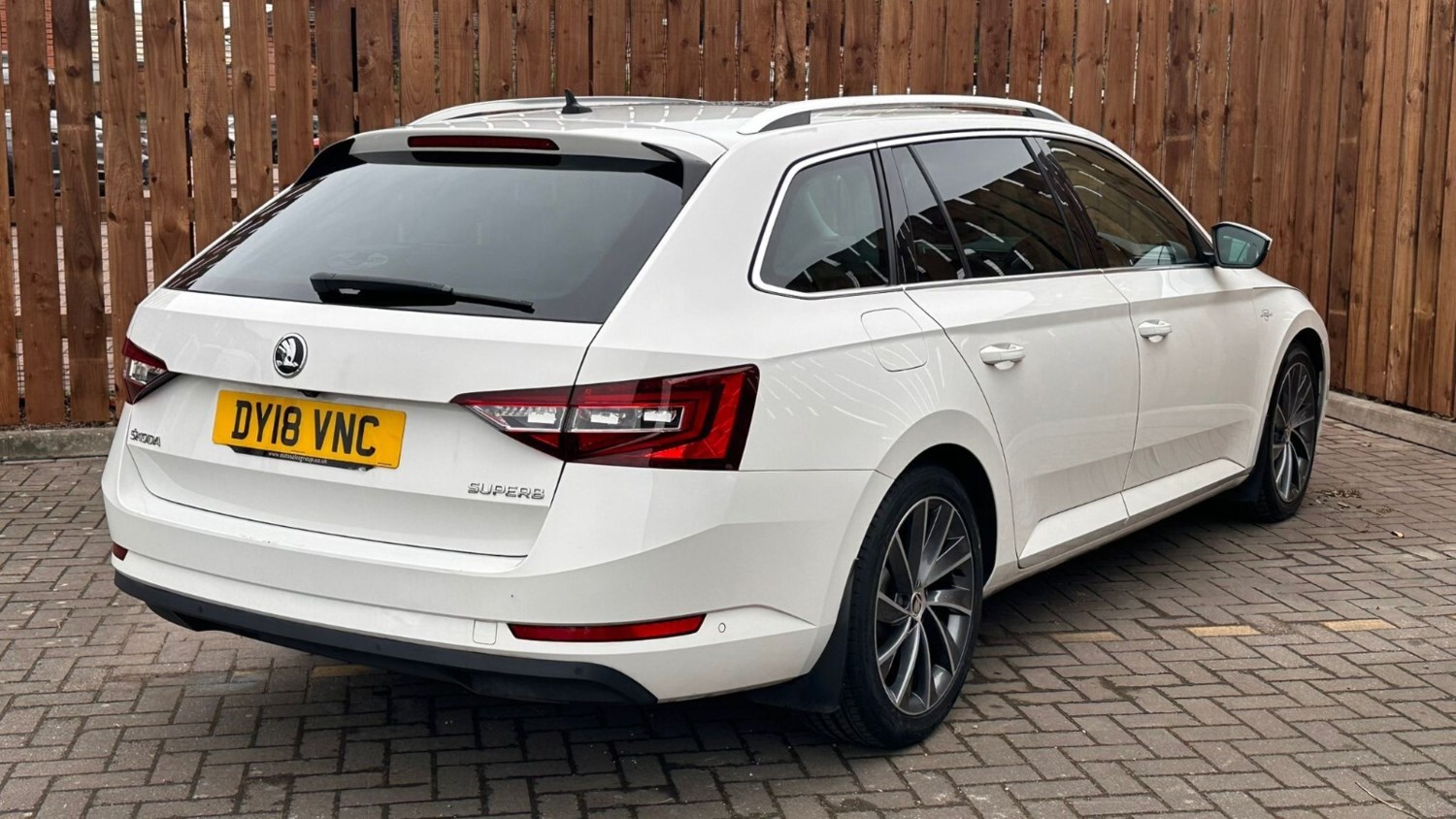 Skoda Superb Listing Image