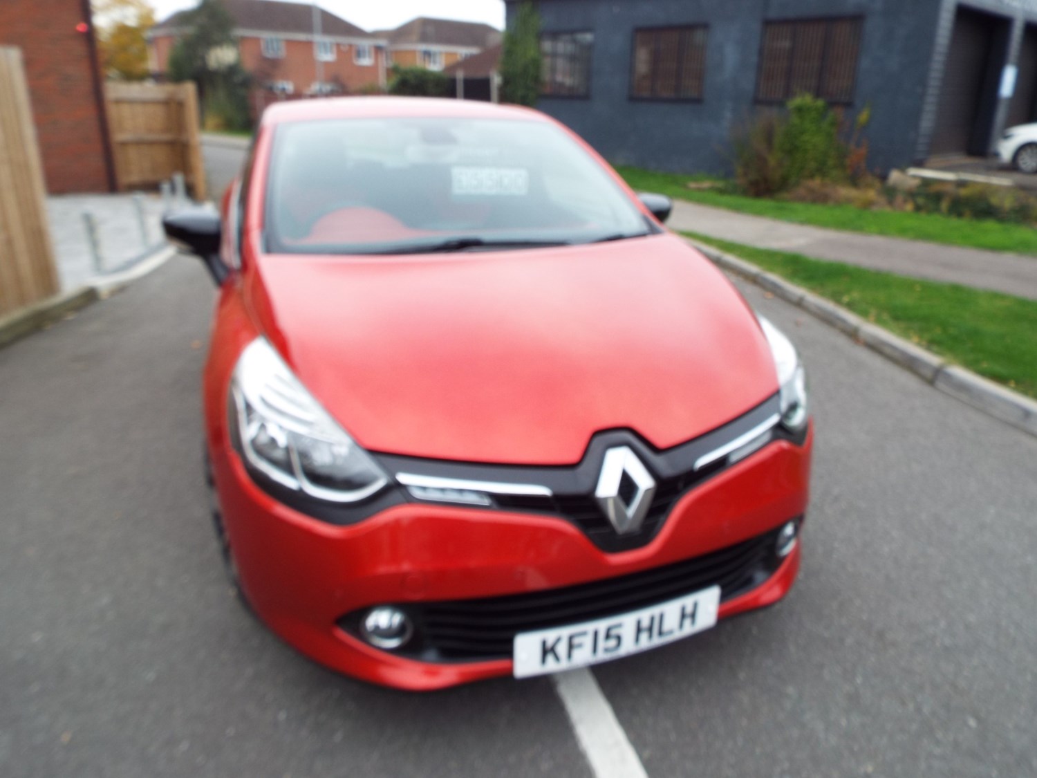 Renault Clio Listing Image