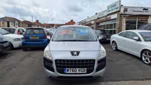 2011 60 Peugeot 3008 1.6 HDi Diesel Active 5-Door From £2,995 + Retail Package 5 Doors HATCHBACK