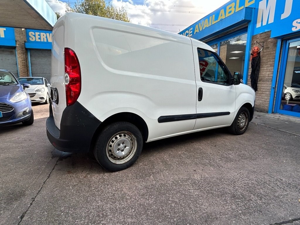 Vauxhall Combo Listing Image