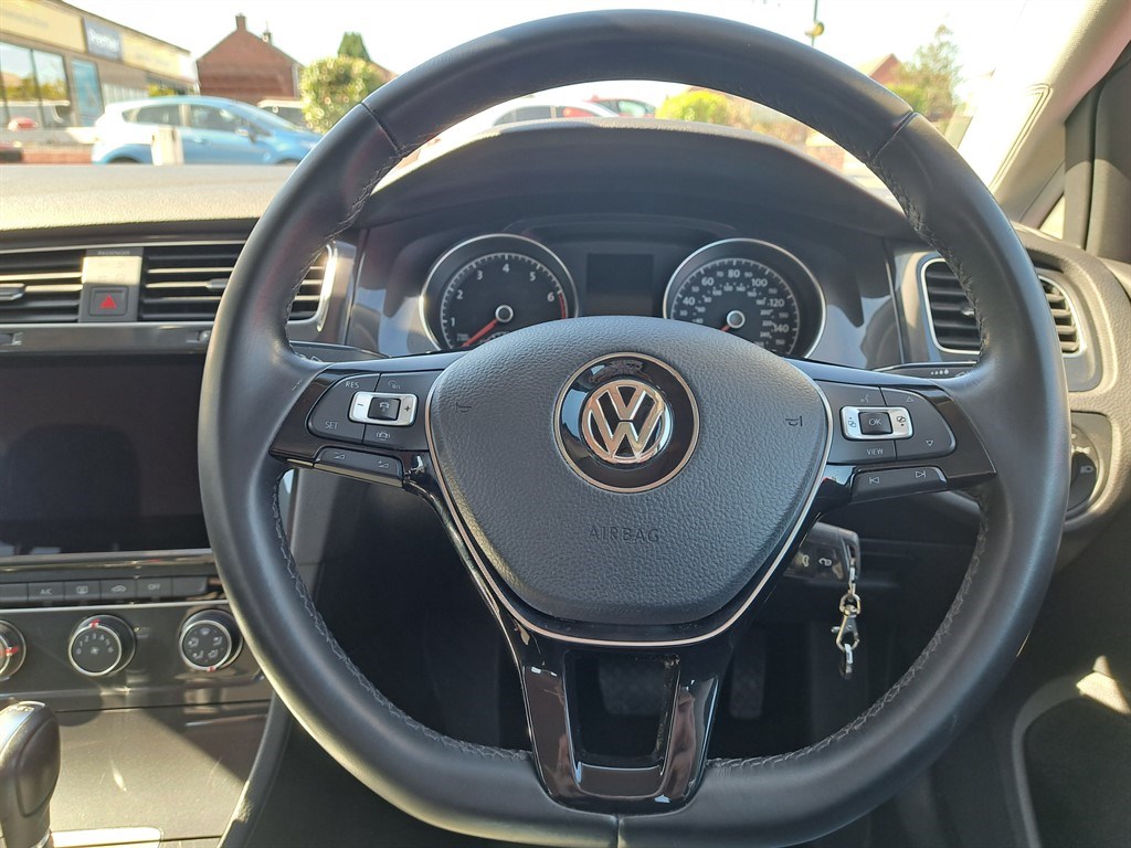 Volkswagen Golf Listing Image