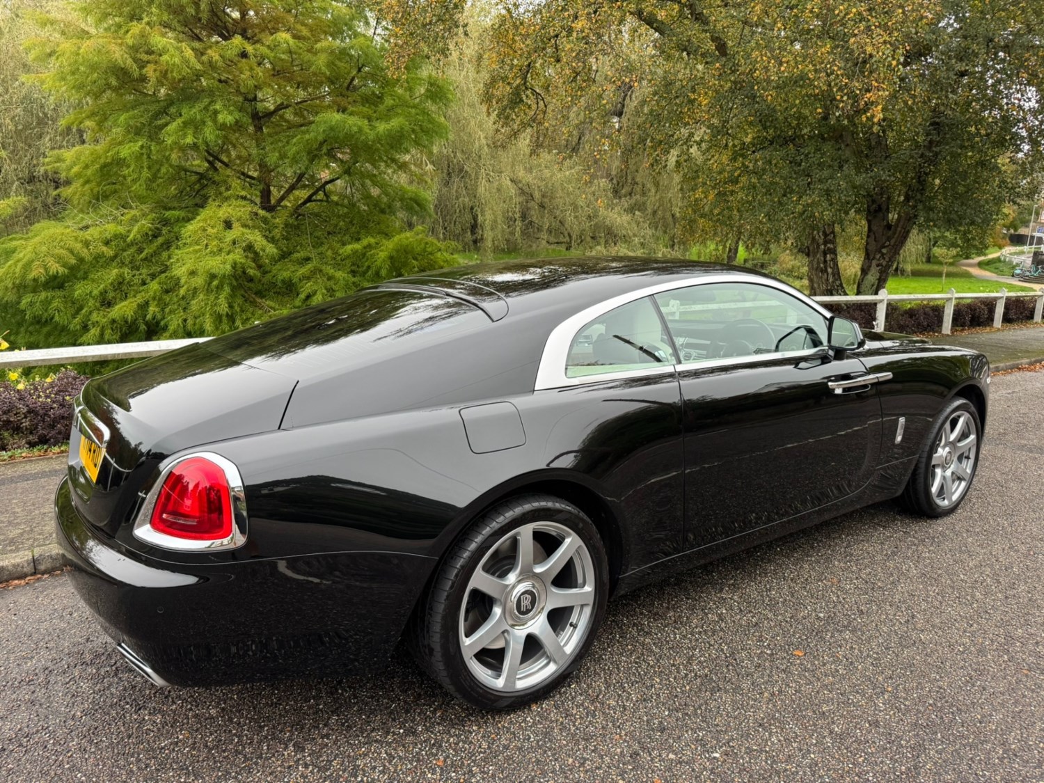 Rolls-Royce Wraith Listing Image